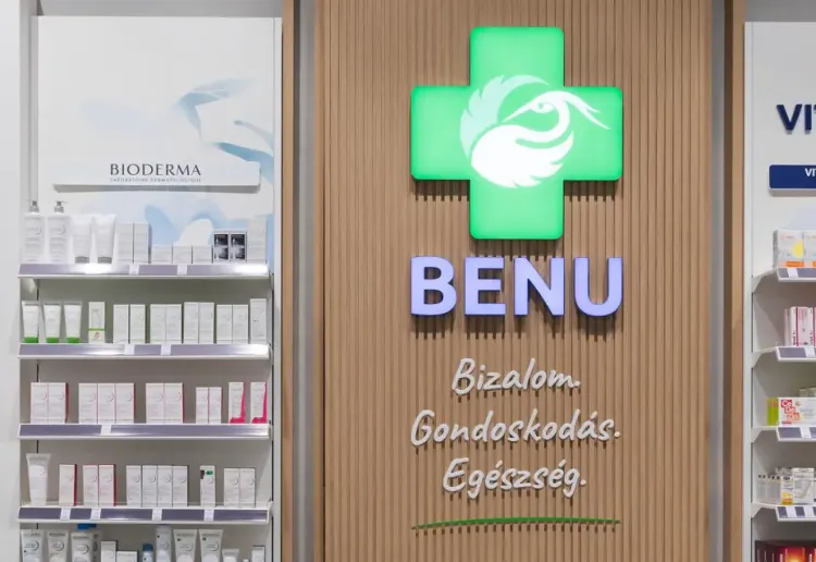 benuPharmacyWoodenInstallationWithDifferentNonlightningAndLightningSignageElementsNextToShelvingSystems-large-portfolio.jpg